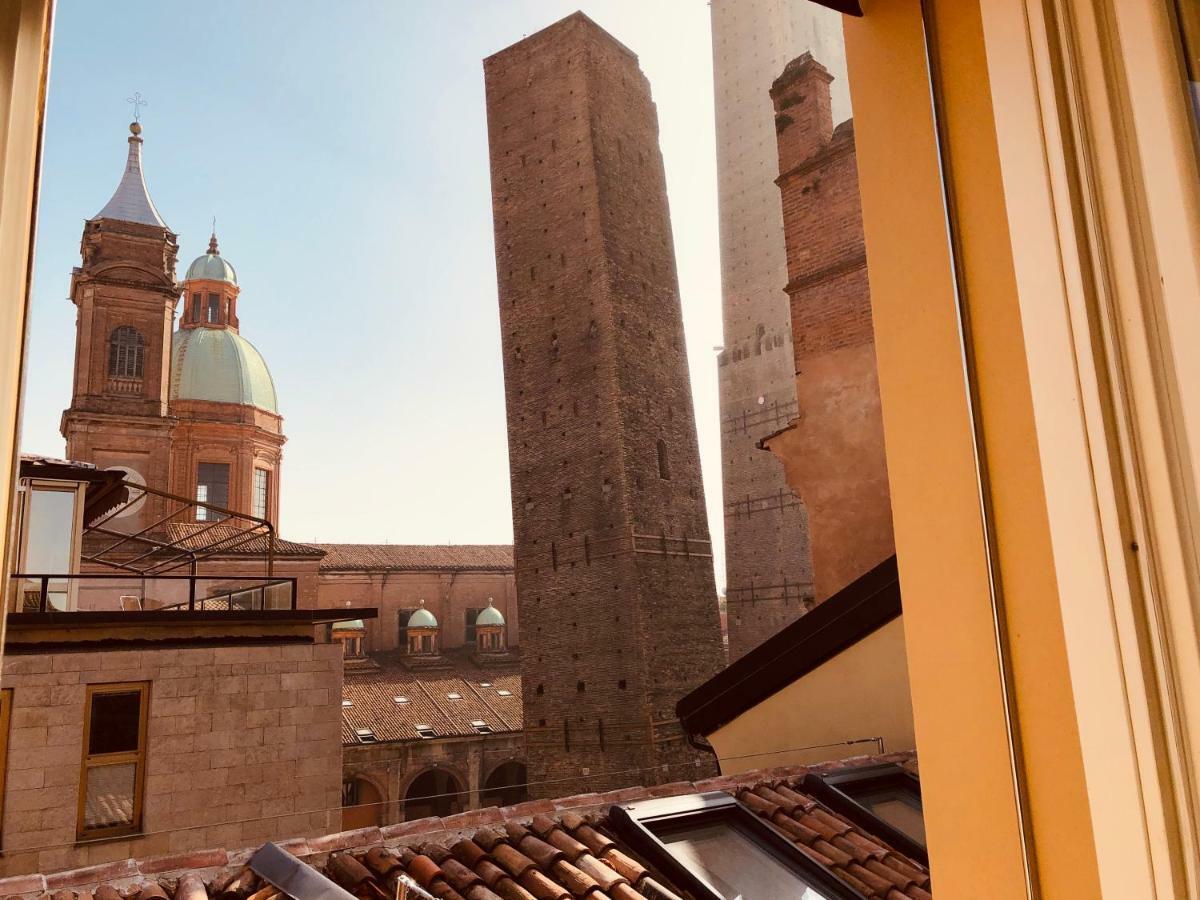 Asinelli Panoramic Rooftop, In Front Of The Two Towers Bologna Exterior photo